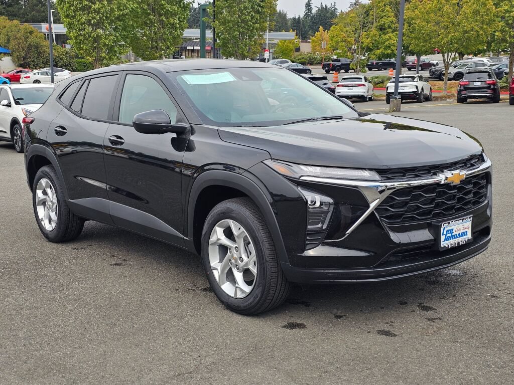 New 2026 Chevrolet Trax LS w/ LS Convenience Package FWD image 3