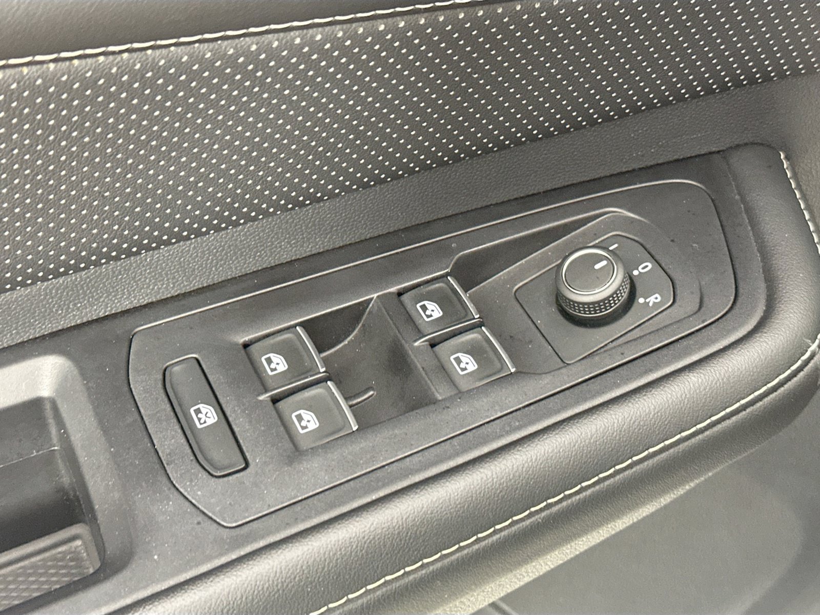 Used 2024 Volkswagen Atlas SE FWD image 17