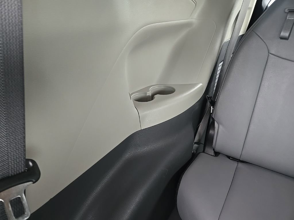 Used 2024 Toyota Sienna XLE image 86