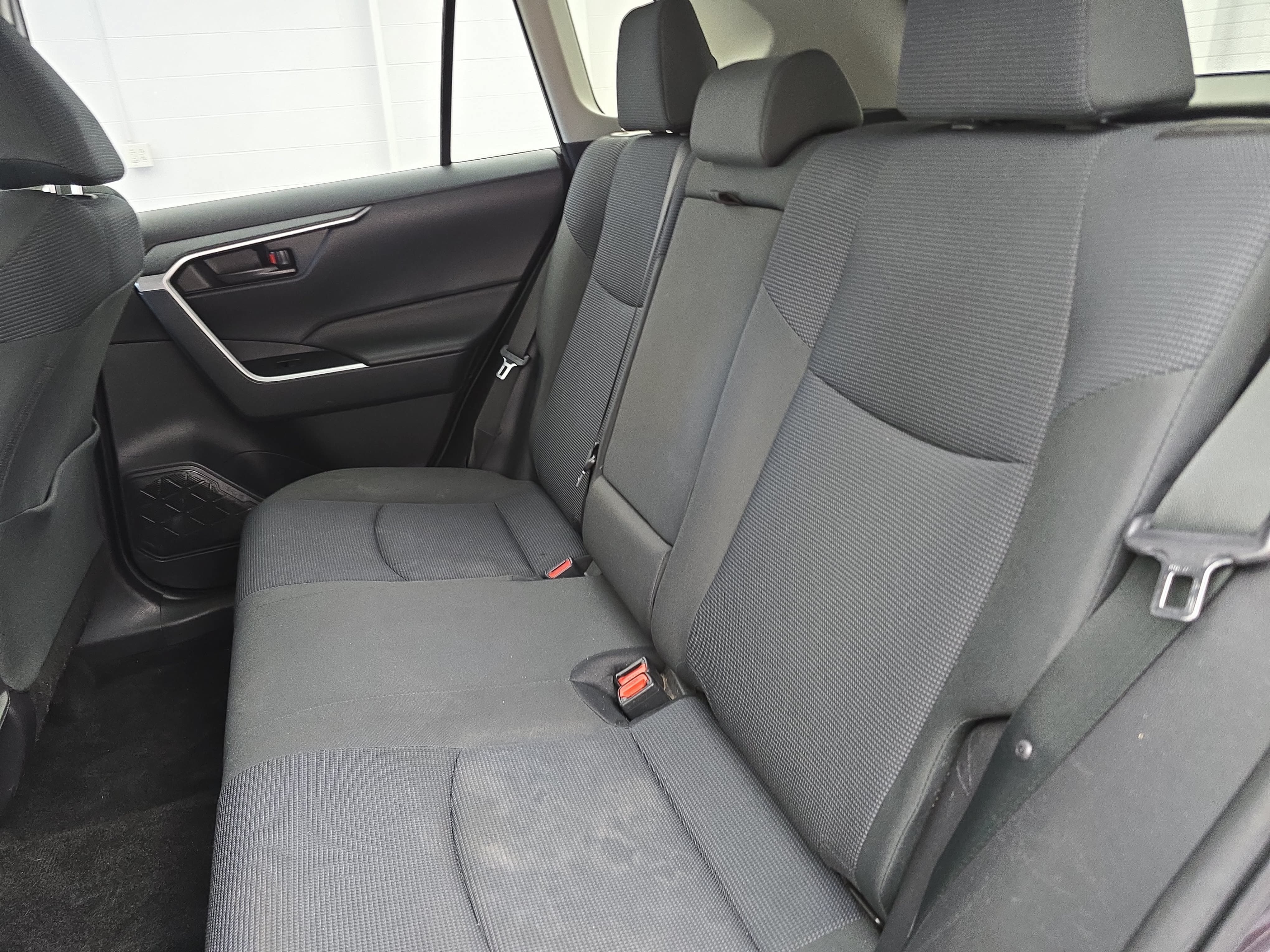 Used 2019 Toyota RAV4 LE FWD image 13