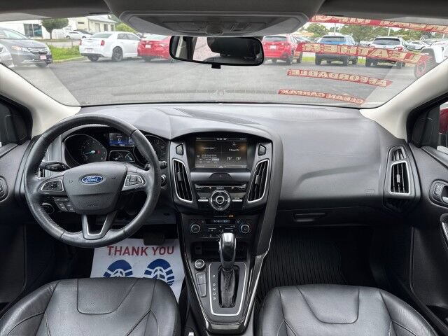Used 2015 Ford Focus Titanium w/ Titanium Technology Package FWD image 12
