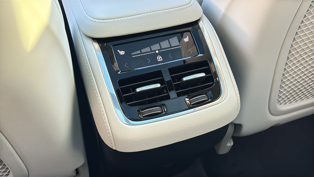 New 2027 Volvo XC90 B6 Ultra AWD/4WD image 9