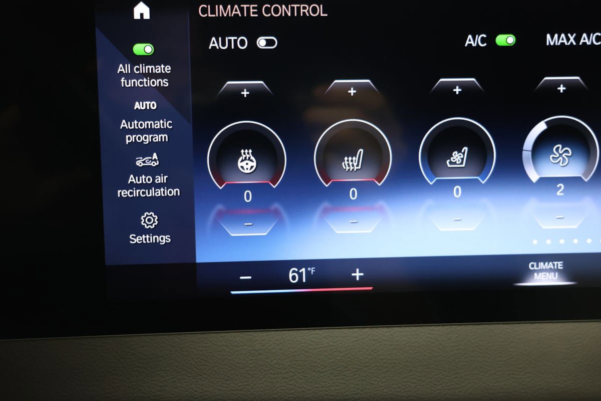 Used 2023 BMW iX xDrive50 w/ Premium Package AWD/4WD image 9