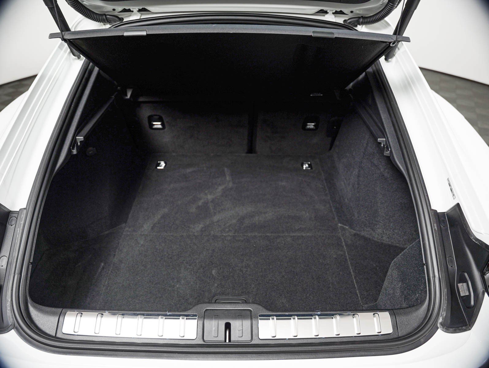 Certified 2024 Porsche Panamera RWD image 28
