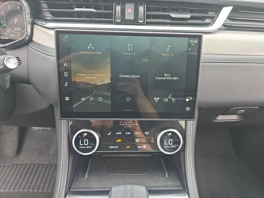 Certified 2025 Jaguar F-PACE R-Dynamic S AWD/4WD image 20