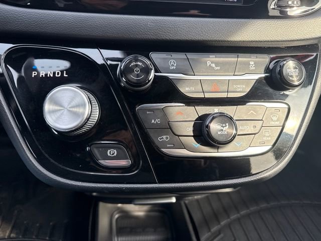 Used 2018 Chrysler Pacifica Touring-L w/ Premium Audio Group image 33