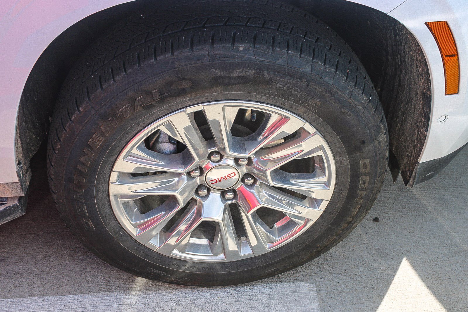 Used 2025 GMC Yukon XL Denali image 17