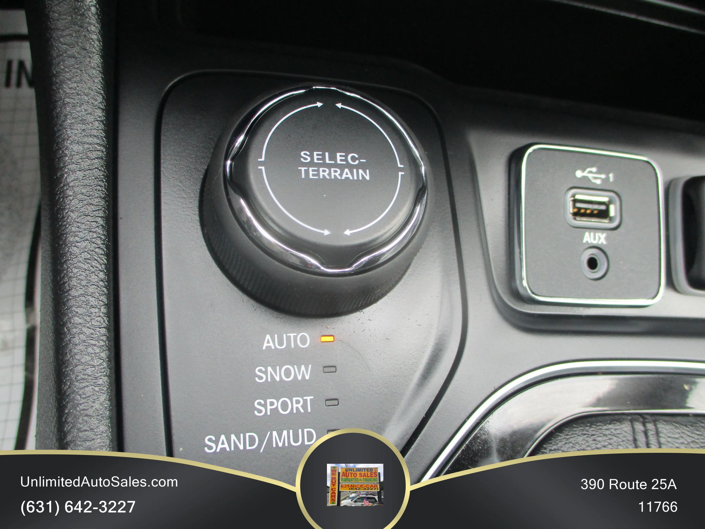 Used 2020 Jeep Cherokee Limited AWD/4WD image 12