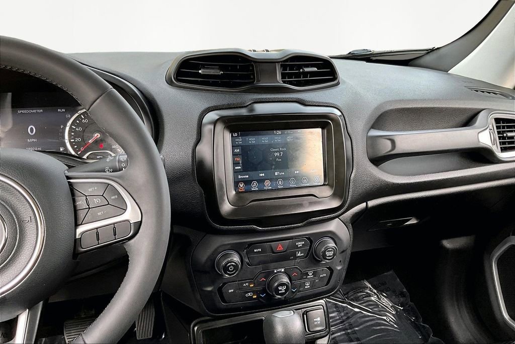 Used 2021 Jeep Renegade Latitude image 9