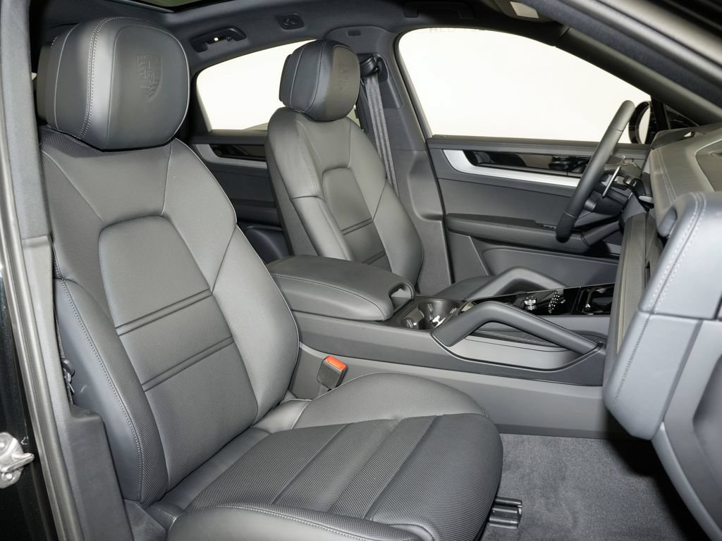 New 2026 Porsche Cayenne Coupe AWD/4WD image 16