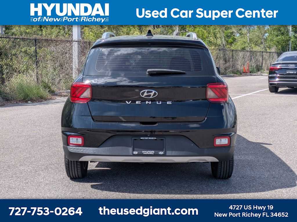 Used 2020 Hyundai Venue SEL image 4