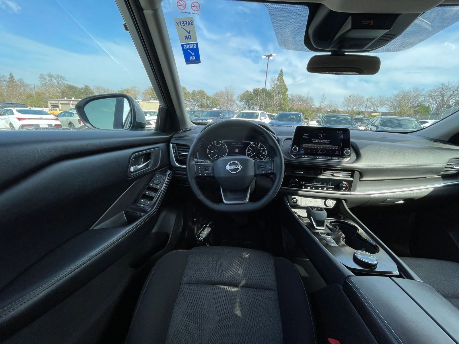 Used 2025 Nissan Rogue SV image 36