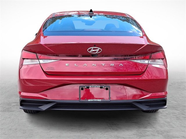 Used 2023 Hyundai Elantra SEL w/ Cargo Package image 5