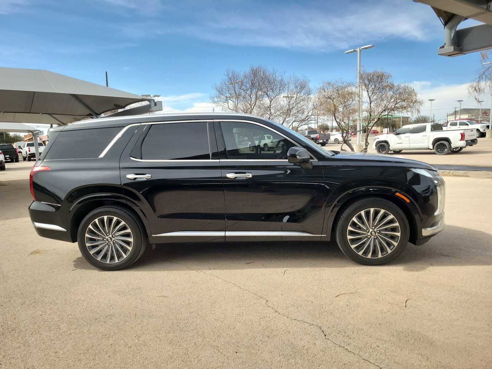 Used 2024 Hyundai Palisade Calligraphy image 9