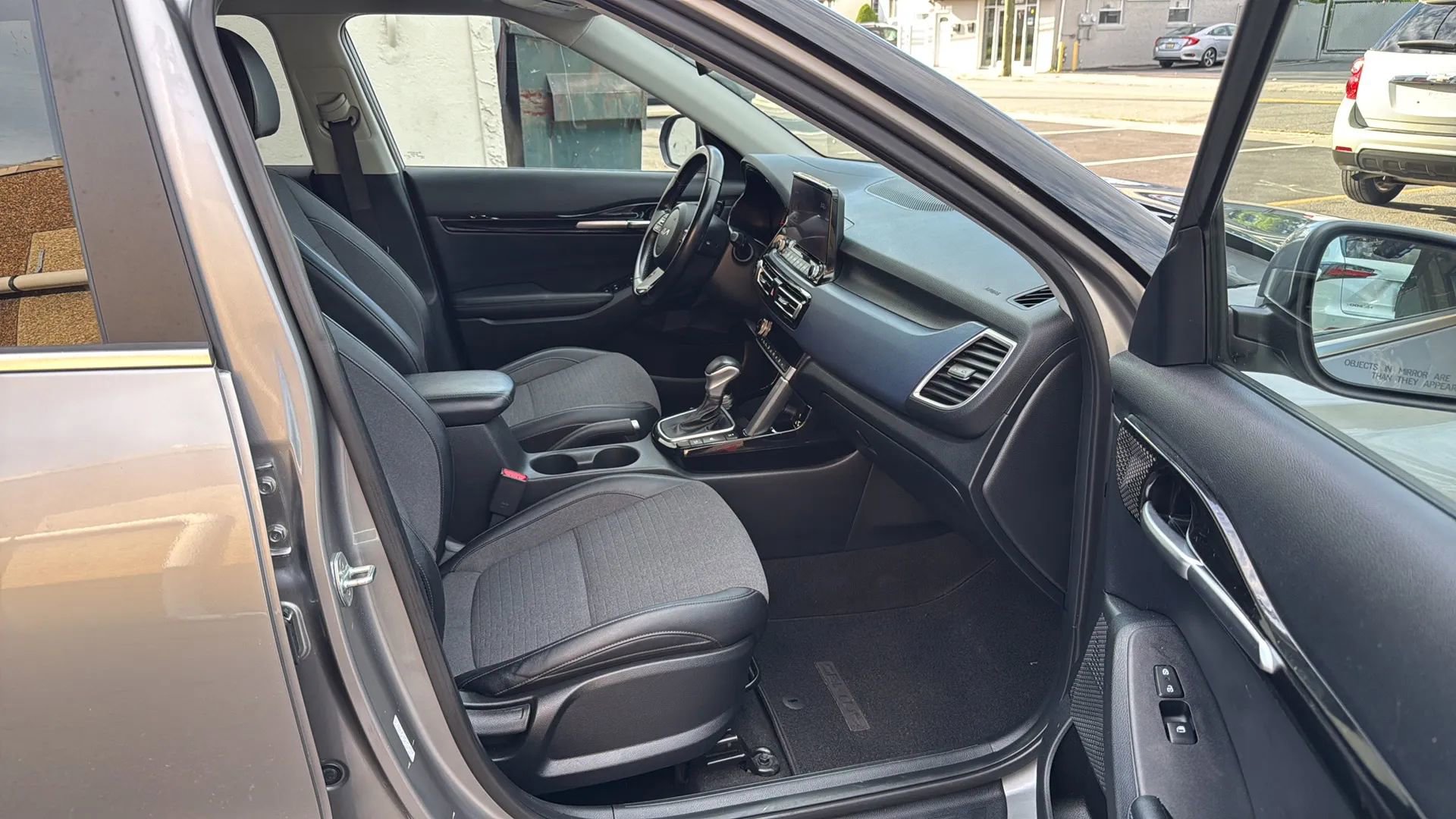 Used 2022 Kia Seltos Nightfall Edition image 25