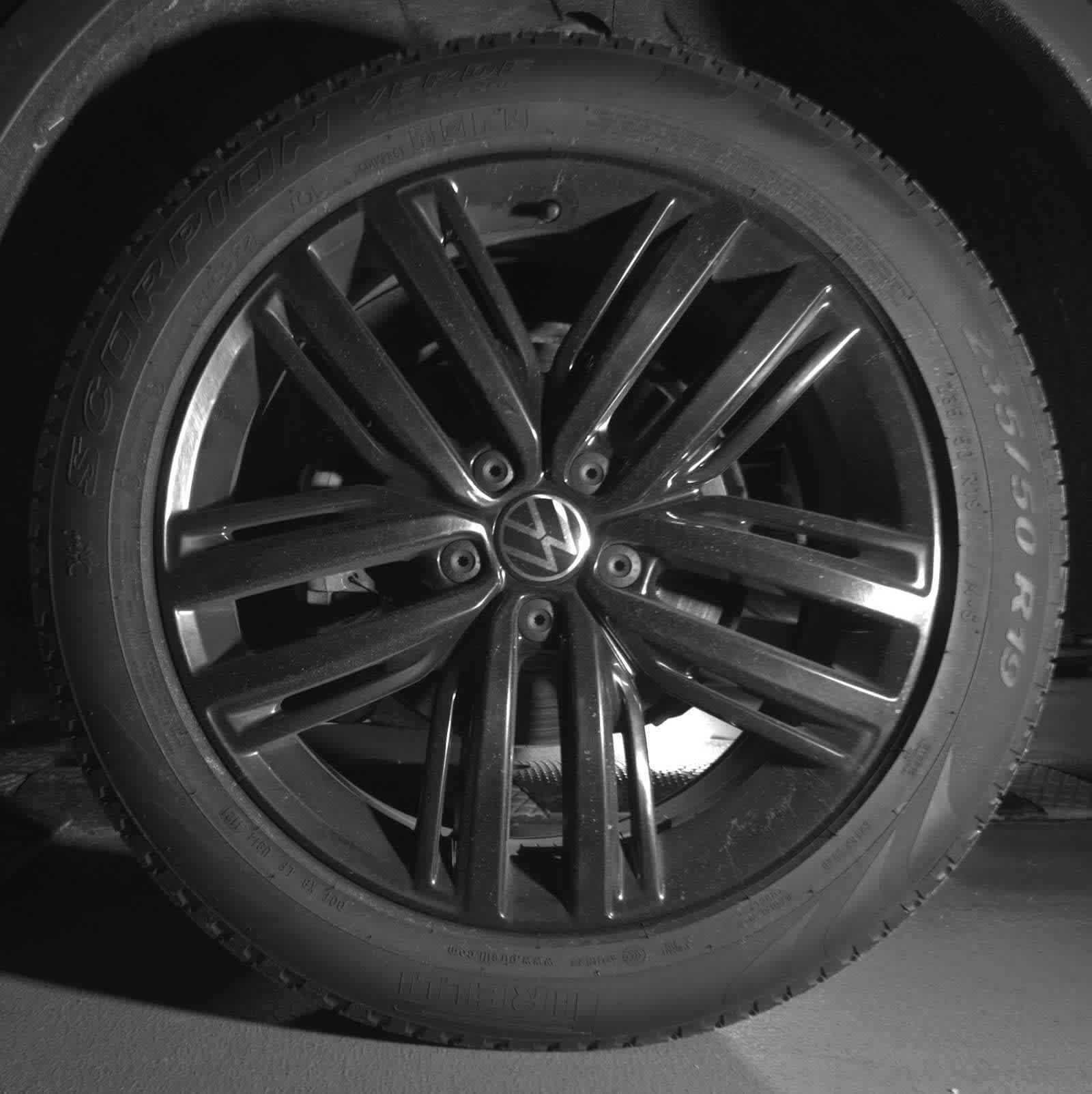 Used 2022 Volkswagen Tiguan SE R-Line image 11