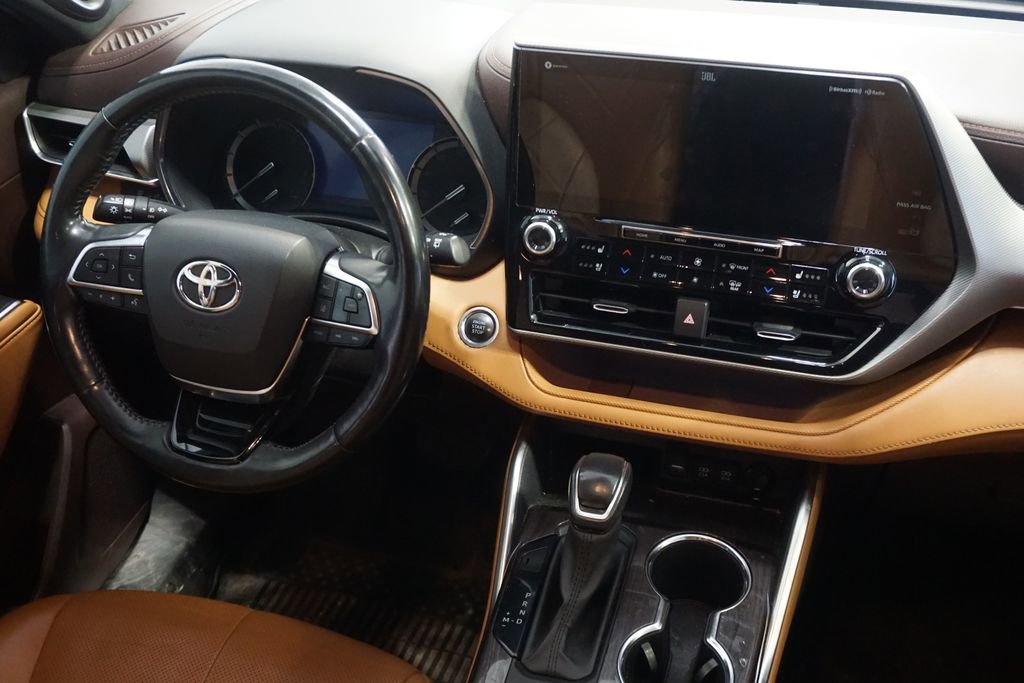 Used 2020 Toyota Highlander Platinum image 29