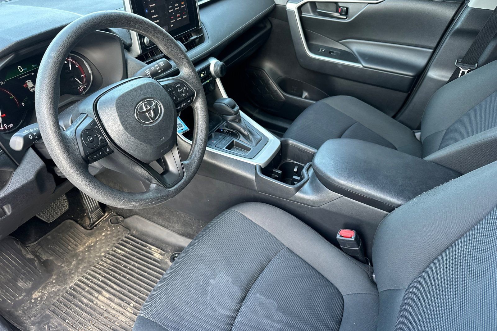 Used 2024 Toyota RAV4 LE FWD image 10