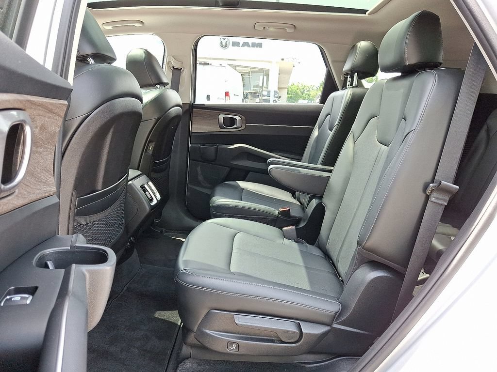 Used 2021 Kia Sorento EX w/ Panoramic Sunroof Package AWD/4WD image 11