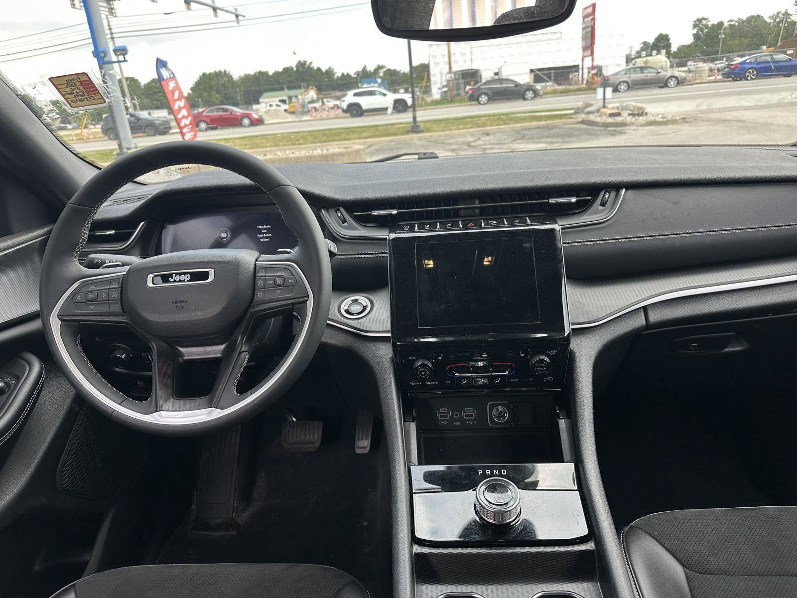 Used 2024 Jeep Grand Cherokee Altitude AWD/4WD image 21