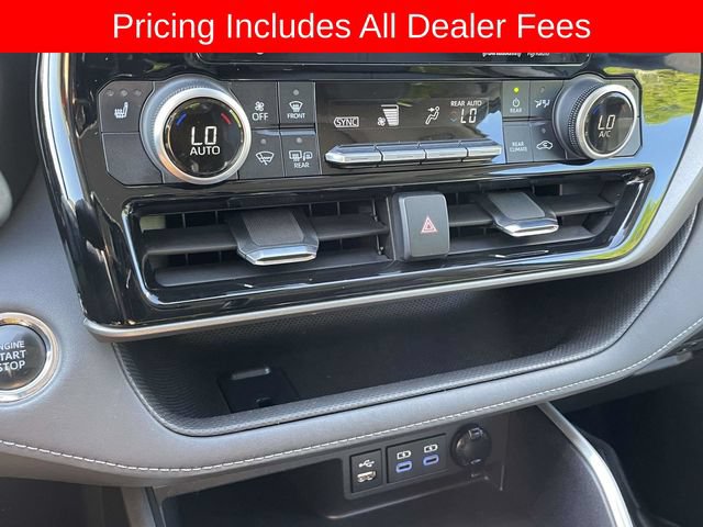 Used 2022 Toyota Highlander XLE AWD/4WD image 39