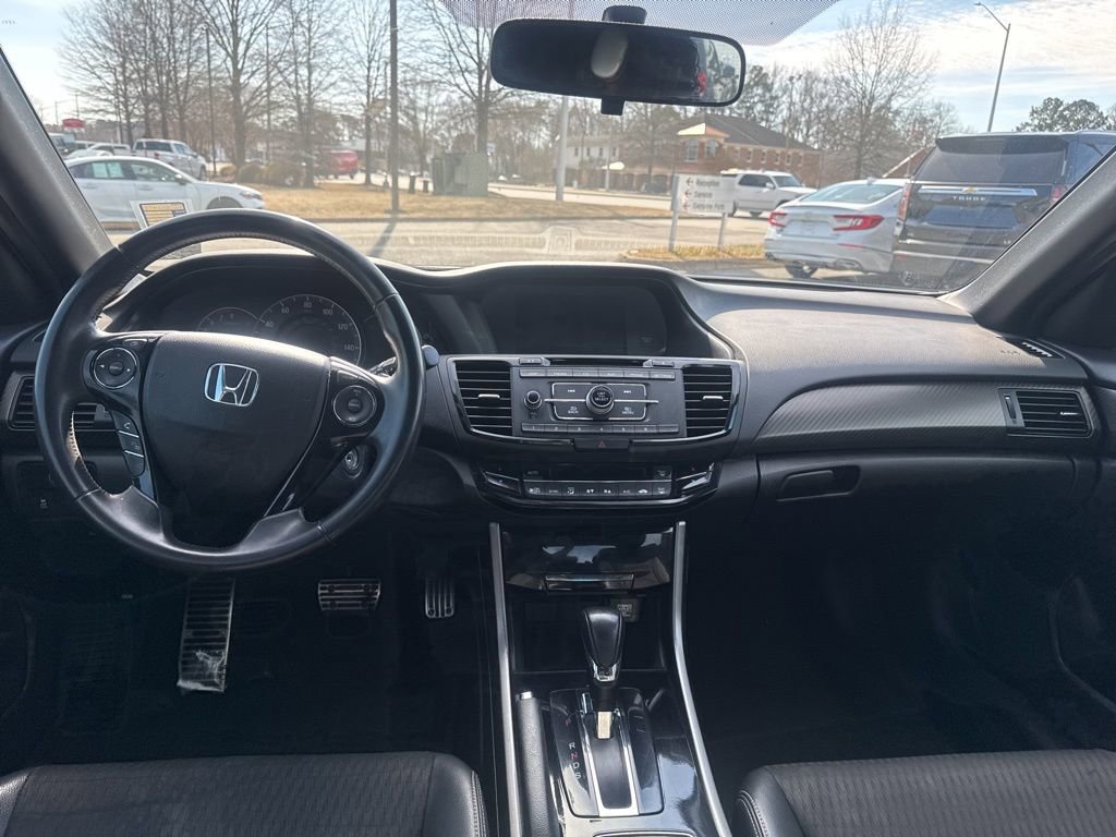 Used 2017 Honda Accord Sport image 9
