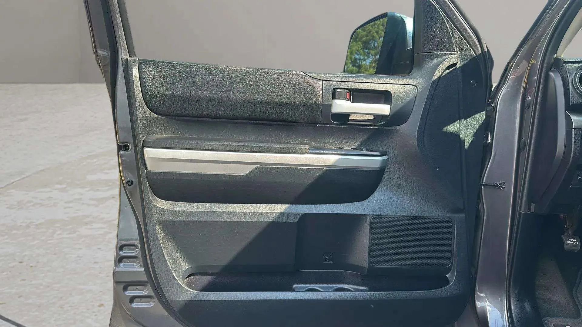 Used 2015 Toyota Tundra SR5 image 12