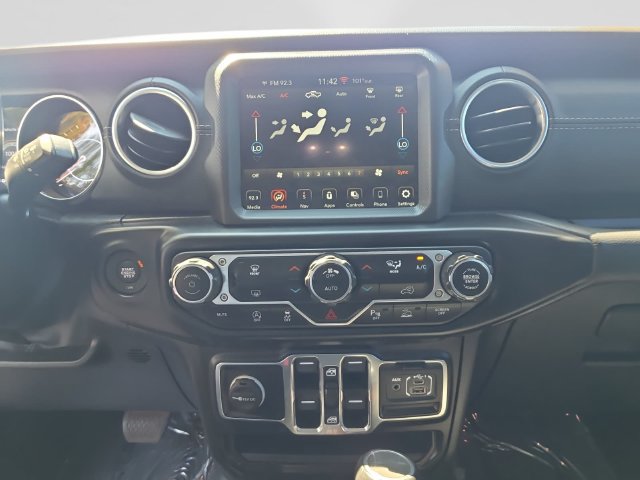 Used 2021 Jeep Gladiator Overland w/ Popular Equipment Package AWD/4WD image 19