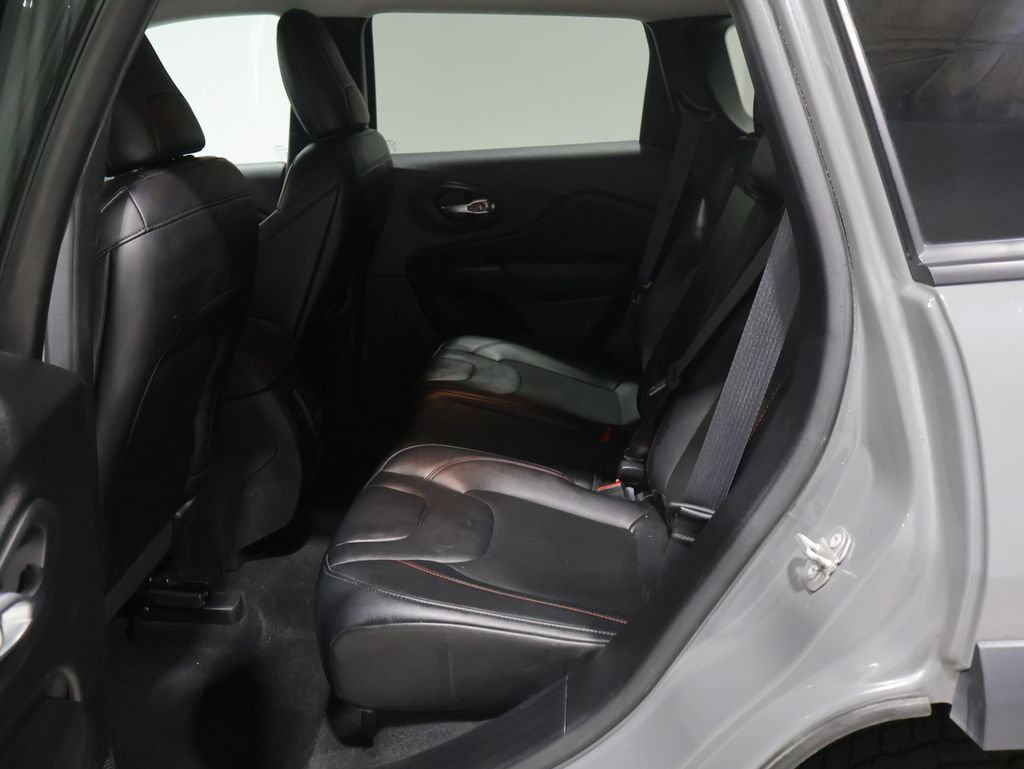 Used 2022 Jeep Cherokee Trailhawk AWD/4WD image 18