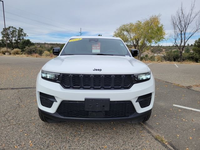 Used 2024 Jeep Grand Cherokee Altitude image 9