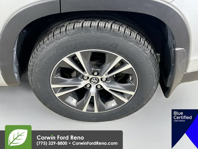 Used 2018 Toyota Highlander Plus w/ Preferred Accessory Package AWD/4WD image 32