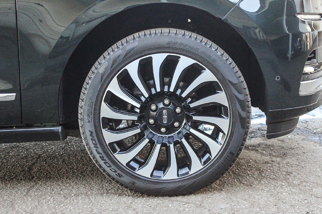 Used 2024 Lincoln Navigator Black Label AWD/4WD image 10