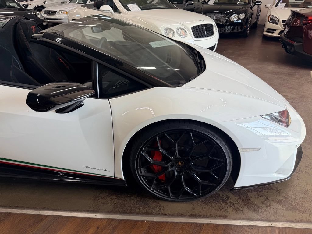 Used 2019 Lamborghini Huracan Performante AWD/4WD image 5