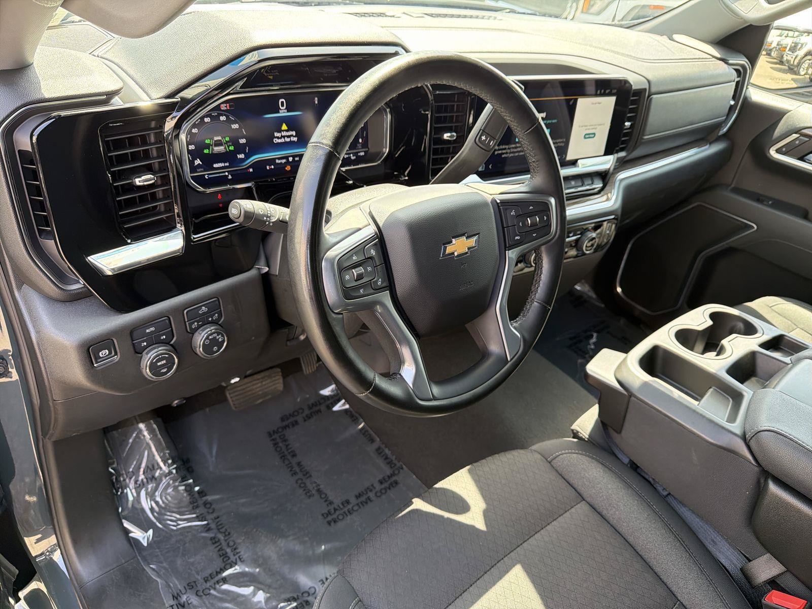 Used 2025 Chevrolet Silverado 1500 LT AWD/4WD image 9