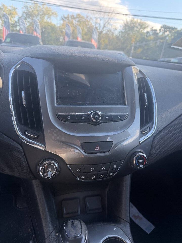 Used 2018 Chevrolet Cruze LT FWD image 8