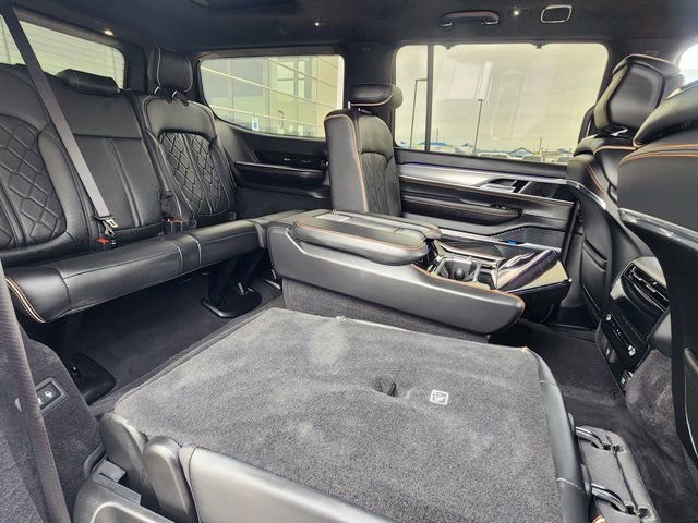 Used 2022 Jeep Grand Wagoneer Series III image 18