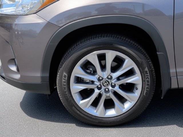 Used 2017 Toyota Highlander XLE AWD/4WD image 11