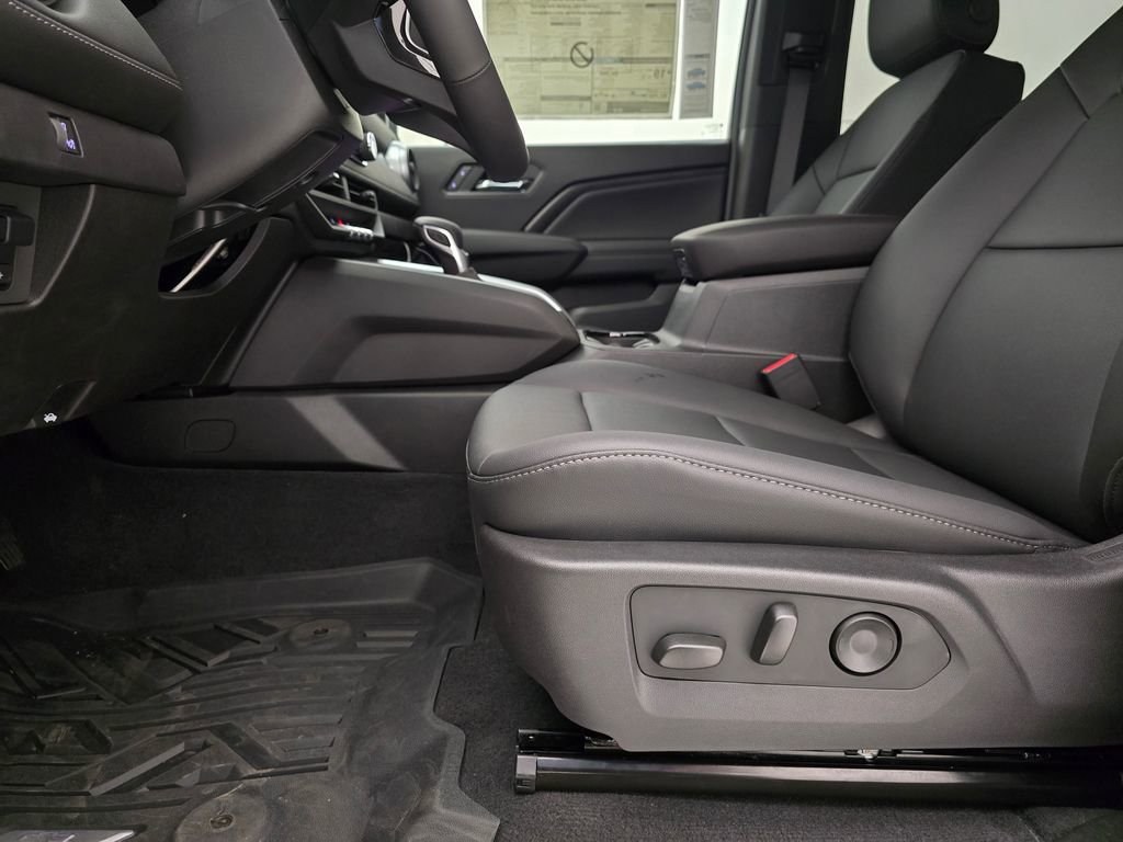 New 2025 Chevrolet Colorado LT w/ LT Convenience Package image 2