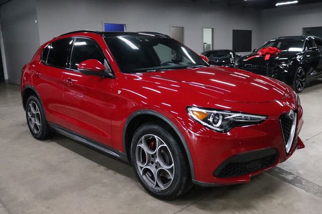 Used 2022 Alfa Romeo Stelvio Ti w/ Active Assist Plus Package image 8