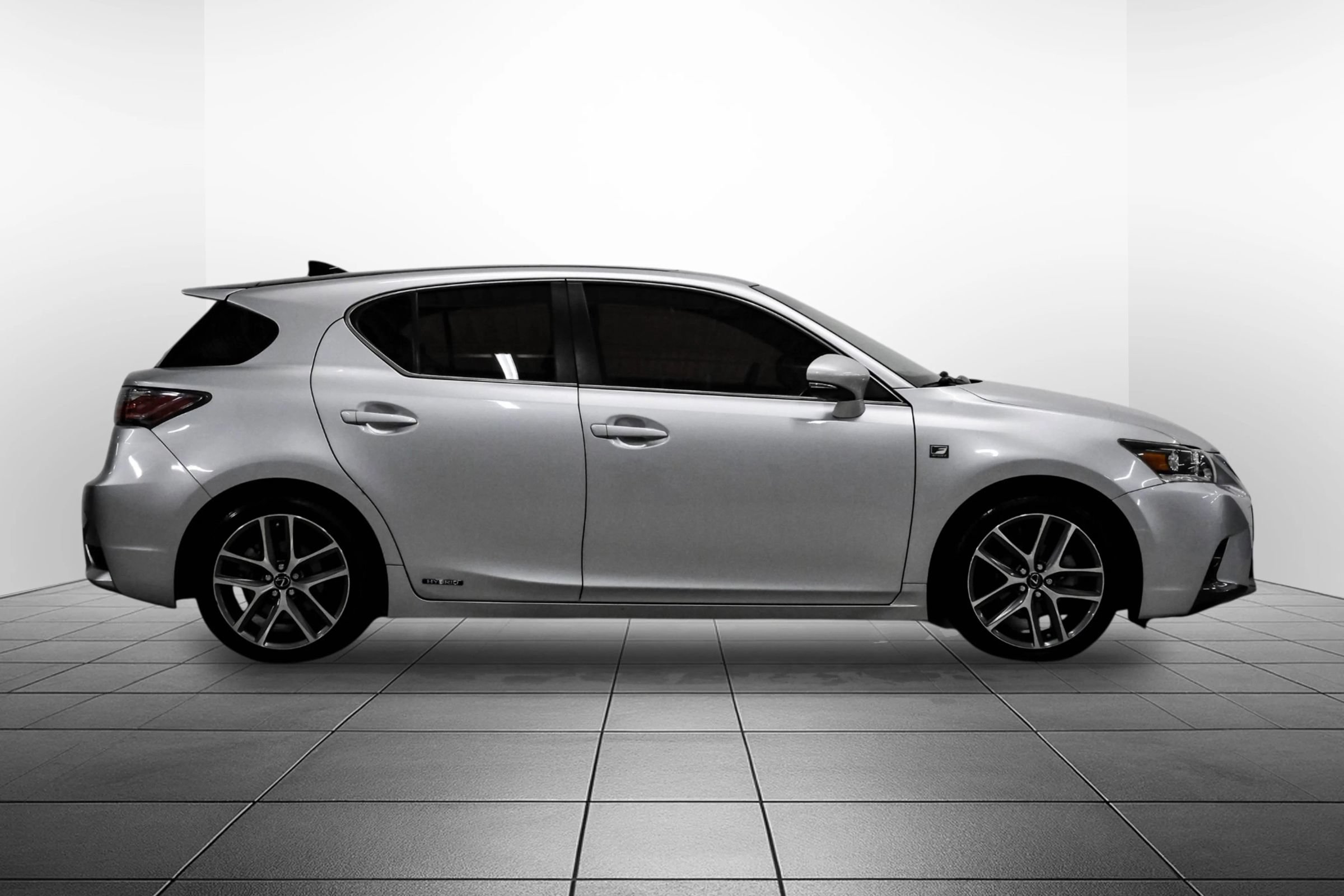 Used 2016 Lexus CT 200h w/ Navigation Package FWD image 8