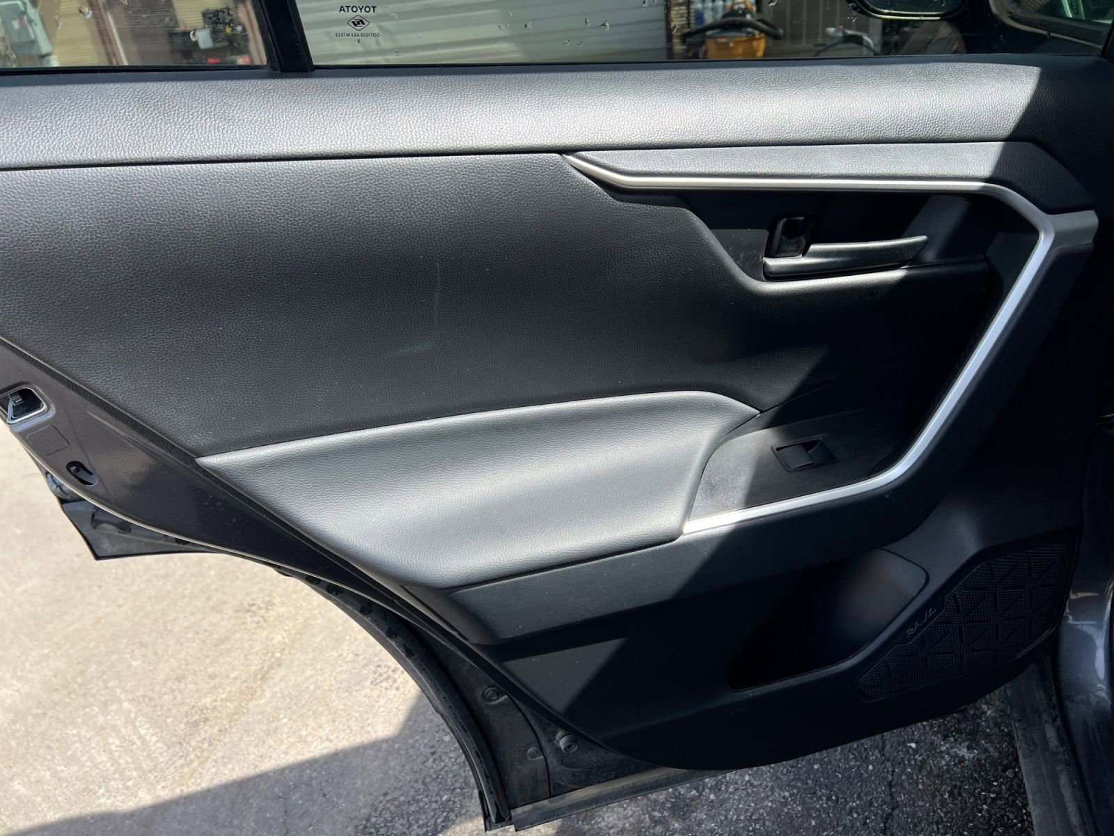 Used 2019 Toyota RAV4 LE w/ Carpet Mat Package image 25