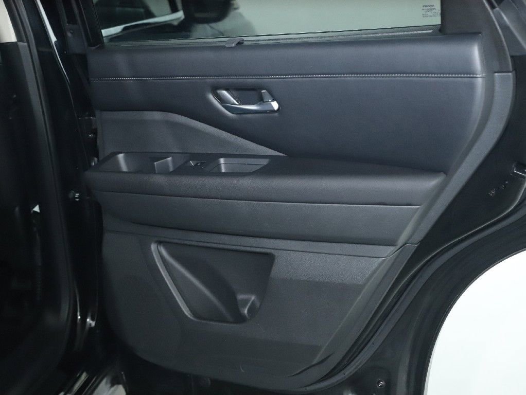 Certified 2025 Nissan Pathfinder SL image 33