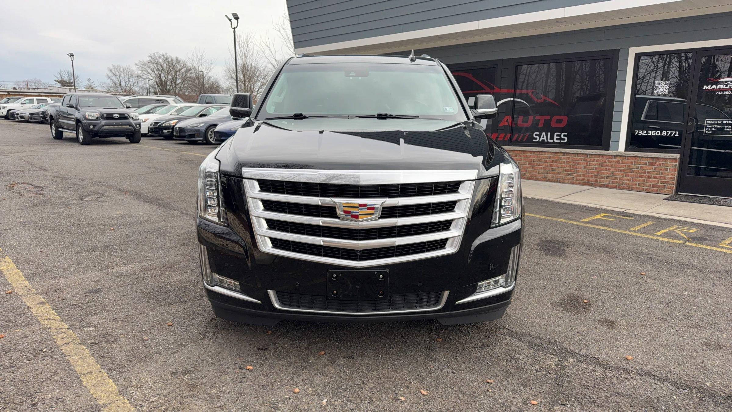 Used 2016 Cadillac Escalade Luxury image 2