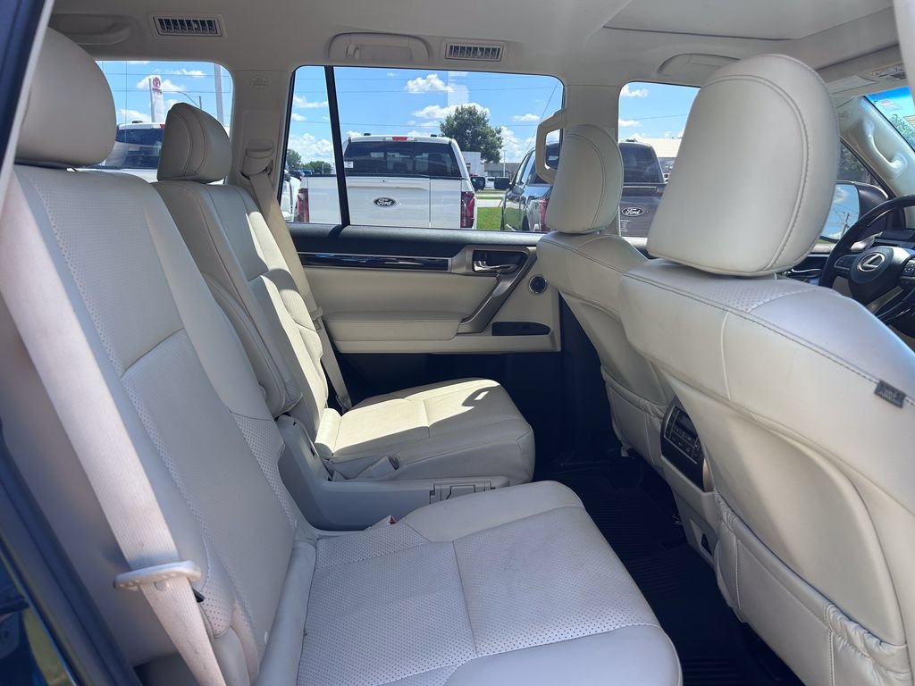 Used 2021 Lexus GX 460 Luxury w/ Sport Design Package AWD/4WD image 16