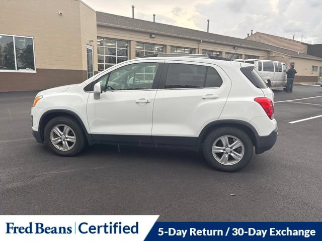 Used 2016 Chevrolet Trax LT w/ LT Sun and Sound Package FWD image 5