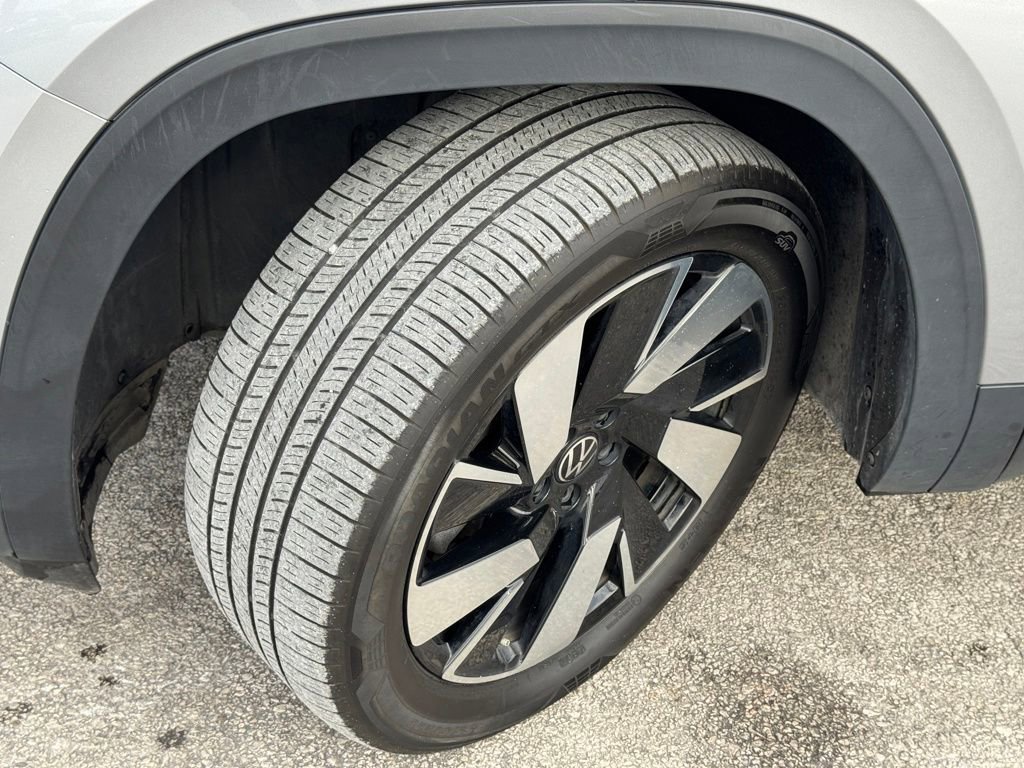 Used 2024 Volkswagen Atlas Cross Sport SE image 33