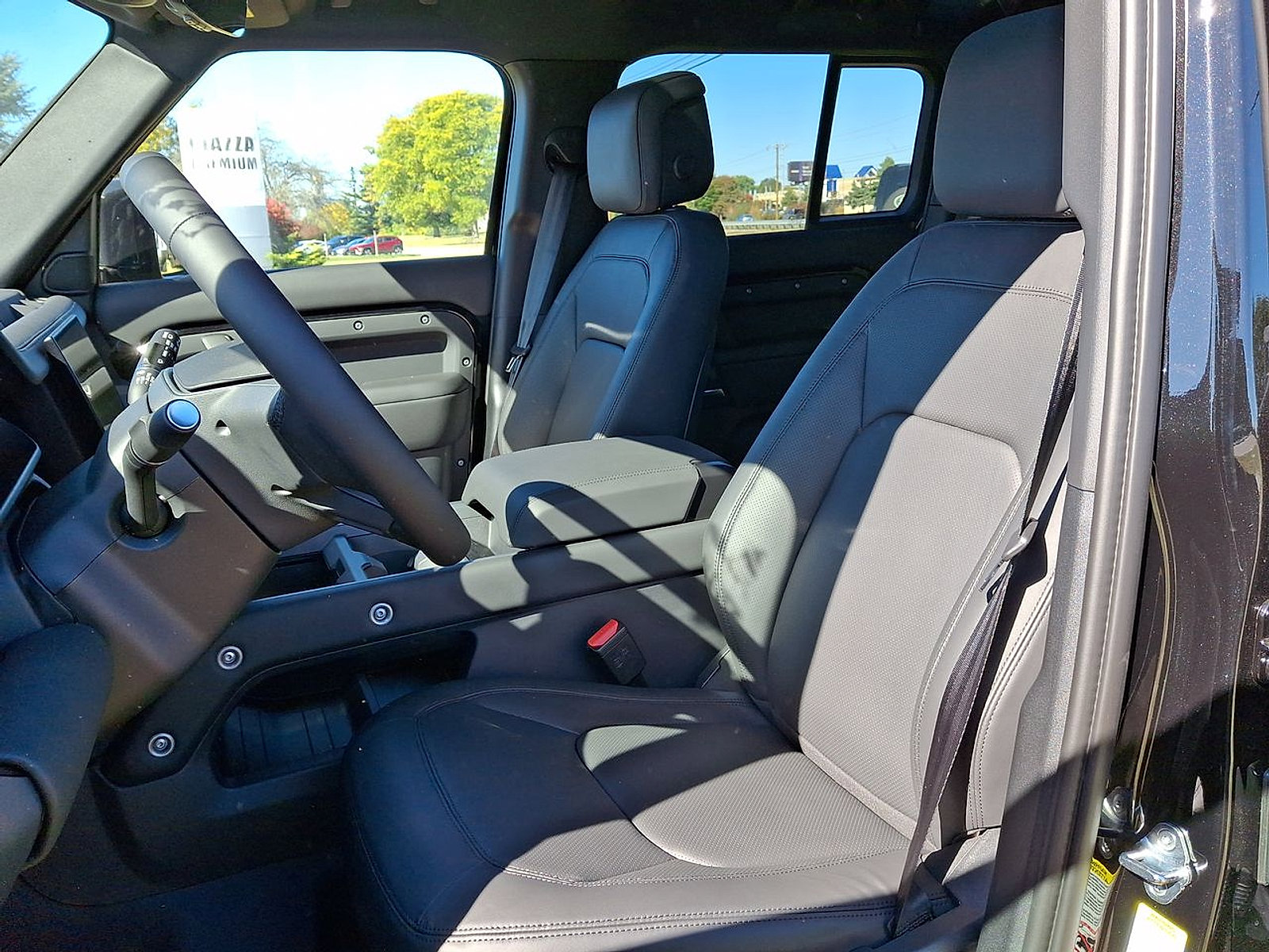 New 2025 Land Rover Defender 110 X-Dynamic SE image 17