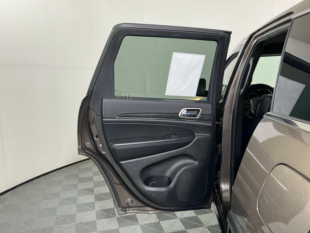 Used 2017 Jeep Grand Cherokee Limited AWD/4WD image 23