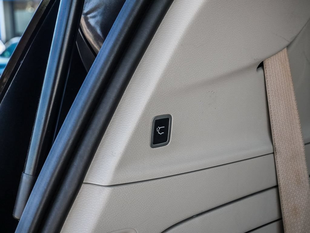 Used 2021 Chrysler Pacifica Touring-L FWD image 13