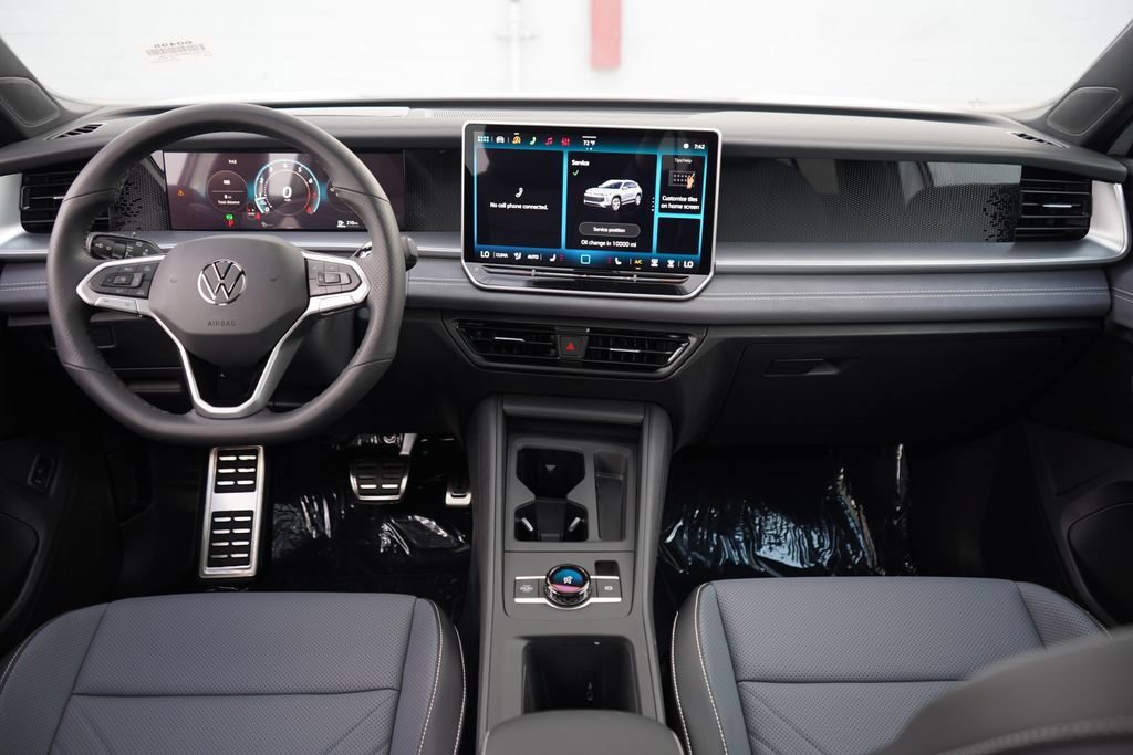New 2026 Volkswagen Tiguan SE R-Line FWD image 8